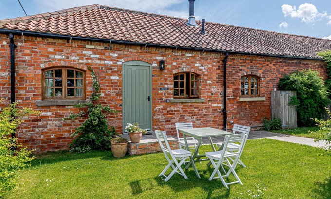 Sturton By Stow Cabaña | BARN END, family friendly, character holiday cottage in Saxilby