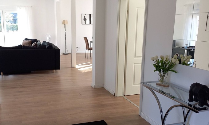 Adelheidsdorf Casa | Barrier-free house with terrace and free parking space