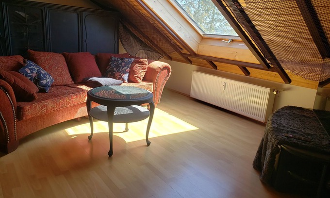 Oelsberg Apartamento | Batcave, Nette Ferienwohnung im Dachgeschoss