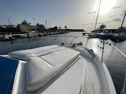 Riviere-Sens Alquiler De Eote | Bateau double cabine proche de la plage