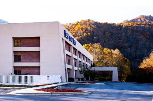 Cherokee Hotel | Bay Mountain Inn Cherokee Smoky Mountains