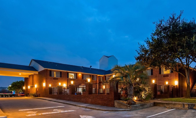 Westchase Hotel | Baymont by Wyndham Houston/Westchase