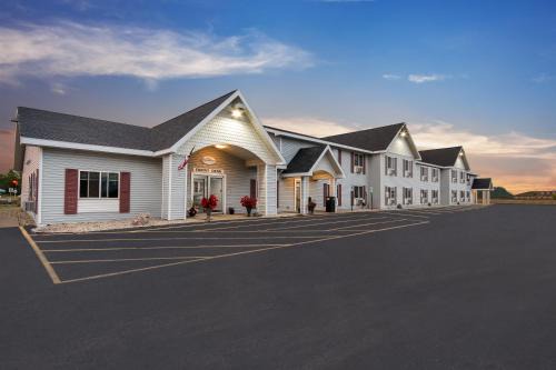Marinette Hotel | Baymont by Wyndham Marinette