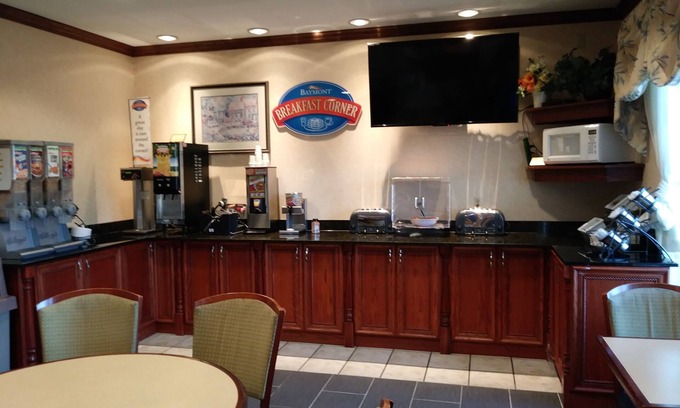 Waterford Hotel | Baymont by Wyndham Waterford/Burlington WI