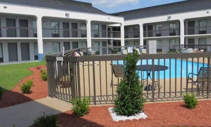 Florence Hotel | Baymont Inn & Suites Florence by Wyndham