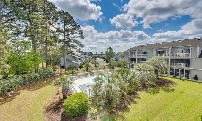 Little River Apartamento | Baytree Golf Colony Studio ~ 5 Mi to Beach!