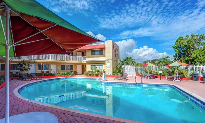 Hollywood Lakes Hotel | Beach and Town Motel