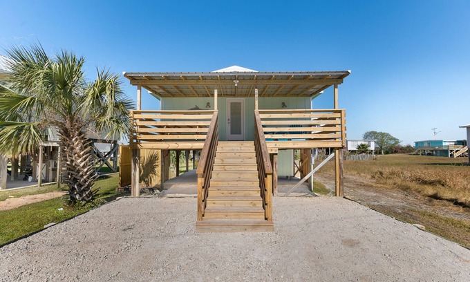 Gulf Shores Cabaña | Beach Cottage - excellent Gulf Shores location with easy beach access
