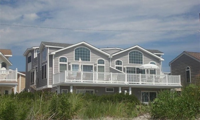 Sea Isle City Condominio | Privacidad frente a la playa. Ubicado entre los calles 52 y 53. ¡Guauu!