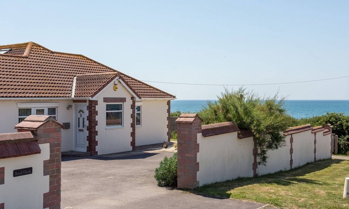 West Bexington Cabaña | BEACH HAVEN, pet friendly, country holiday cottage in West Bexington