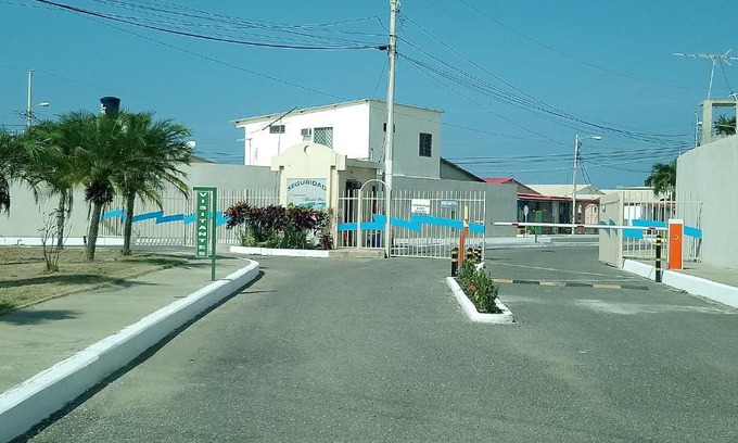 Punta Carnero Hotel | Beach house in Punta Carnero Salinas / Casa