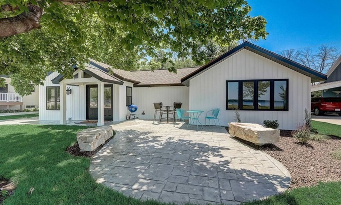 Lake Mills Casa | Beach House