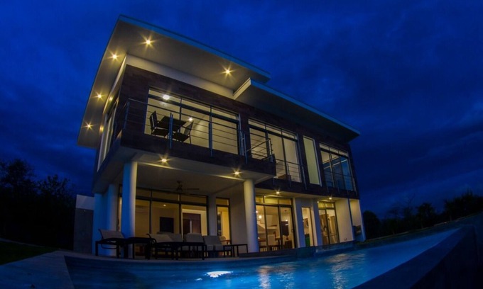 Santa Cruz Casa | Beach House w/infinity pool and jacuzzi - 8 min away from the beach!