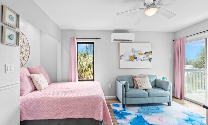 Siesta Key Village Chalet De Esquí | Beach Rd, 300ft to Beach Access & 500ft to Siesta Key Village, Studio