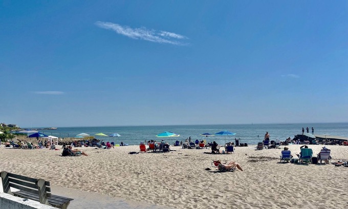 Niantic Casa | Beach Ready 3-bdrm house, Short Walk to Private Beach and Park, Lots of Parking