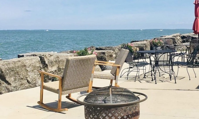Oak Harbor Casa | "BEACHCOMBER"- A Gem on Lake Erie 120 Feet of Private Frontage and Beach