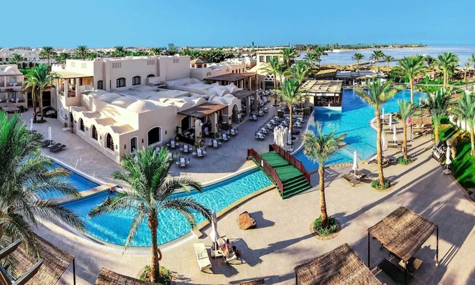 Makadi Bay Hotel | Beachfront Bliss with Balcony Views & Outdoor Pools | 3 Comfortable Rooms