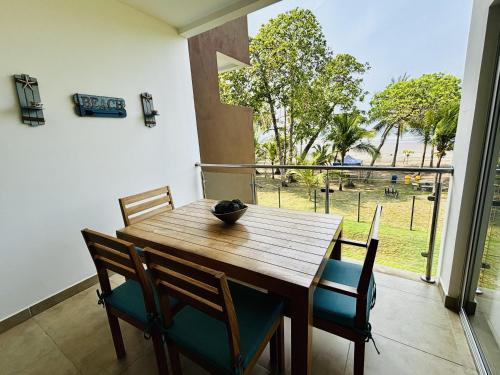 Bejuco Apartamento | Beachfront Getaway, AC, Pools and Sunset Views