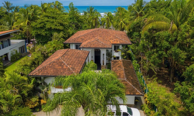 Esterillos Este Villa | Beachfront Luxury Villa: Amazing Sunsets!