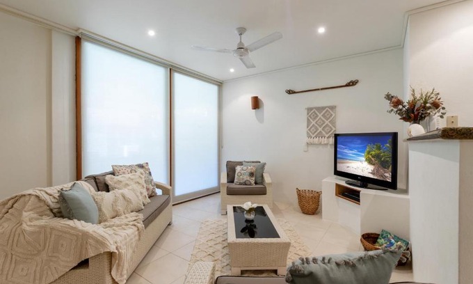 Port Douglas Villa | Beachfront Villa - Direct beach access