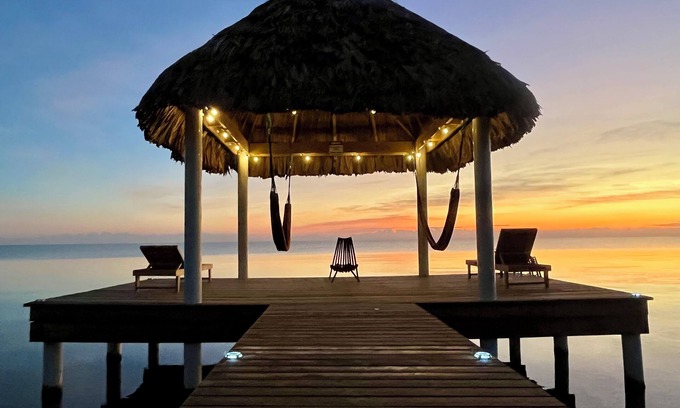 Río Sittee Villa | Beachfront Villa with Dock & FREE Golf Cart!