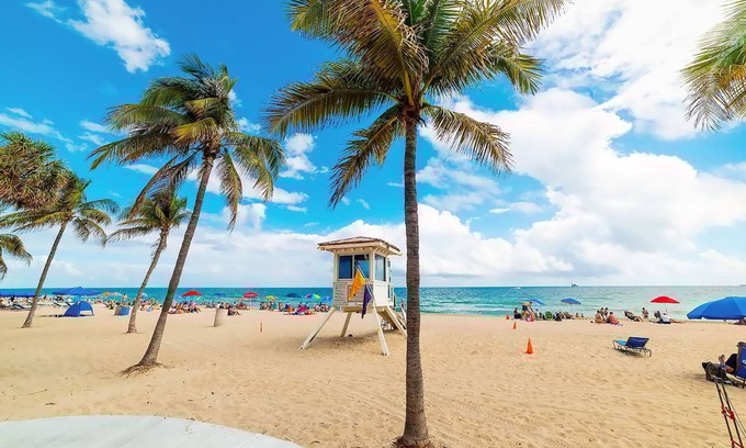 Dania Beach Villa | Beachside Bliss Lush Private Pool BBQ King Bed