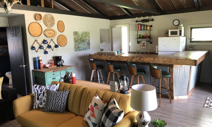 Decorah Cabina | Pequeña cabaña roja de Bear Creek Bungalow