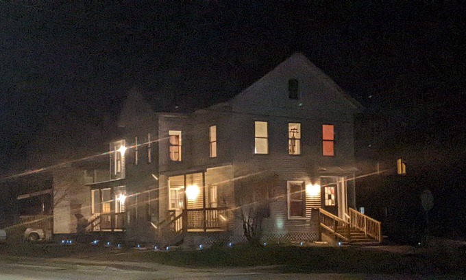 East Haven  Rutland County Casa | Beast of 2 East - 2 bd rm with ideal office space!