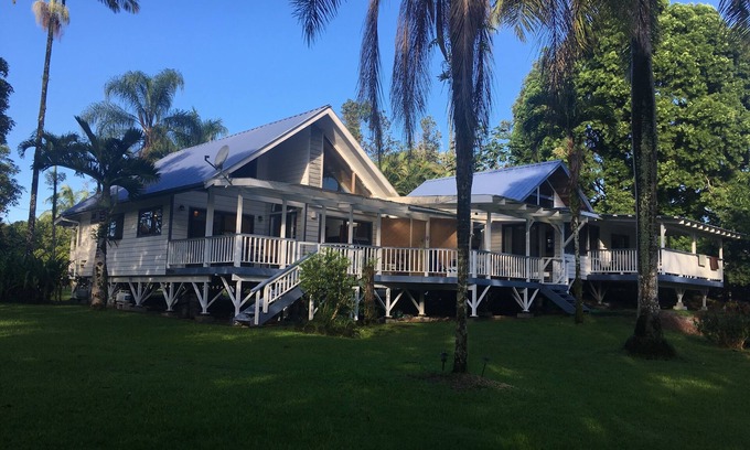 Keaau Casa | Beautiful 2 Bedroom, 1 bath, full kitchen, secluded acre of gardens