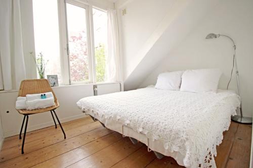 Helmersbuurt Casa | Beautiful 2 floor Vondelpark apartment.