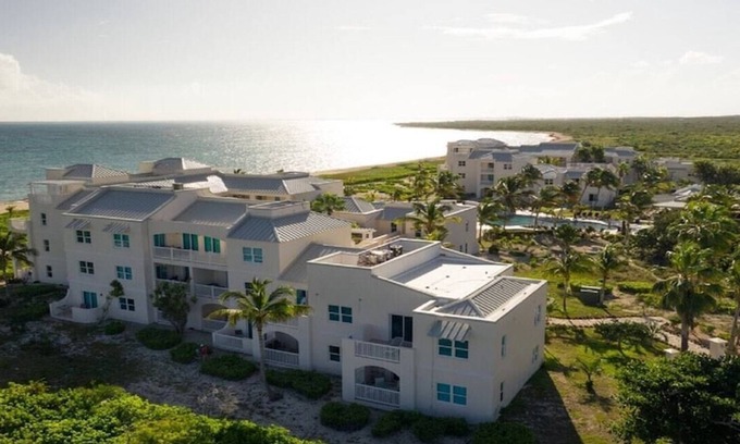 Wheeland Settlement Complejo | Beautiful 2 bed/2 bath Ocean view - TripAdvisor winner 2016,2017,2018 and 2019!