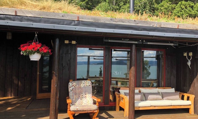 Levanger Cabaña | Beautiful 3 Bed Cottage in Ytteroy, With Seaview