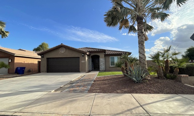 Yuma Casa | Beautiful 3 bedroom 2 bath house 10 mins from YRMC
