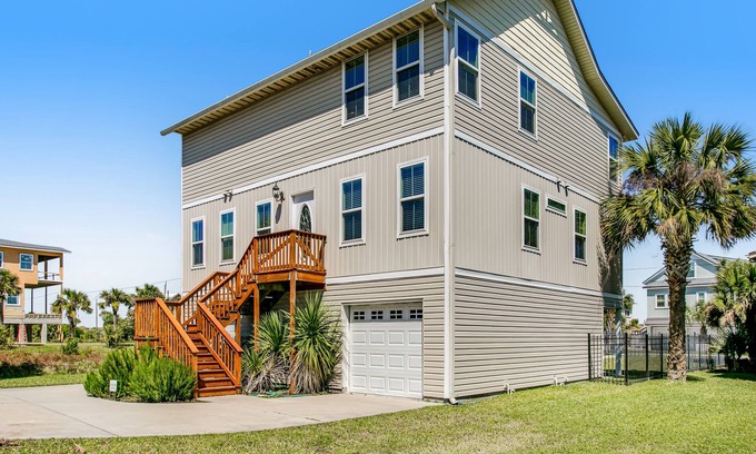 American Beach Casa | Beautiful 3-level home steps from the beach w/WiFi, washer/dryer, & central AC