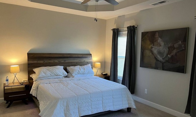 Jonesboro Condominio | Beautiful 4 Bedroom Condo In Midtown ATL ✨