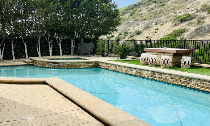 Simi Valley Casa | Beautiful 5 bedroom 5 bathroom home with pool and spa!