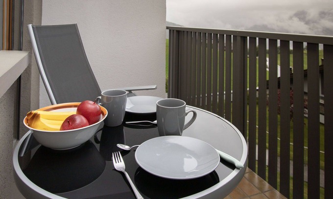 Falera Apartamento | Hermoso apartamento para 3 personas con piscina, WIFI, TV, balcón y vista panorámica