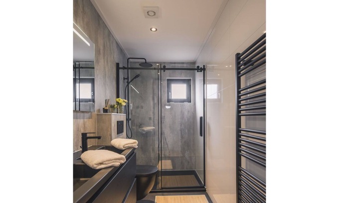 Maurik Casa | Bonito apartamento en villa con WIFI, TV, terraza, mascotas permitida y aparcamiento