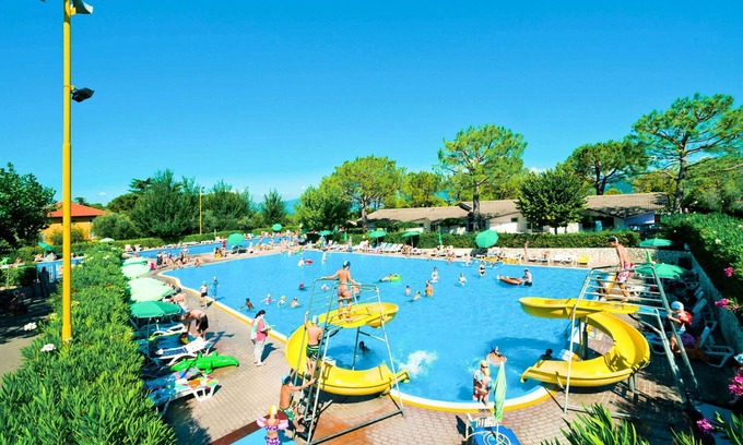 Gralaoni-Pralesi-Cisano Casa | Acogedor apartamento en villa para 5 personas con A/C, piscina, WIFI y terraza