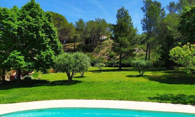 Pujaut Casa | HERMOSA CASA DE ARQUITECTOS EN UN CASO VERDE CERCA DE AVIGNON