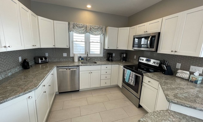 North End Casa | Beautiful Beach Front - 3 BR 3 Bath