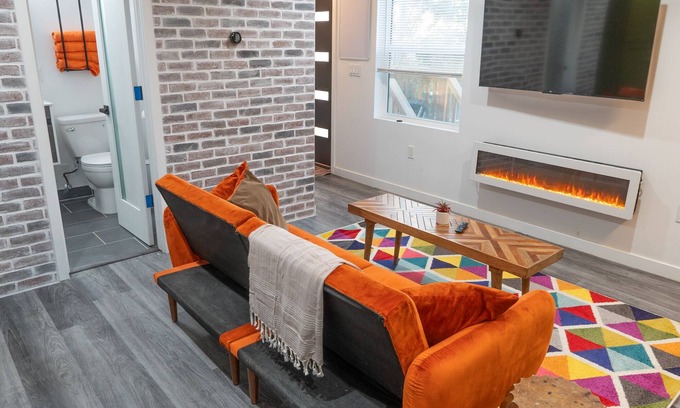 Elysian Heights Casa | Beautiful central getaway- walk to lake, park and amazing restaurants and bars.