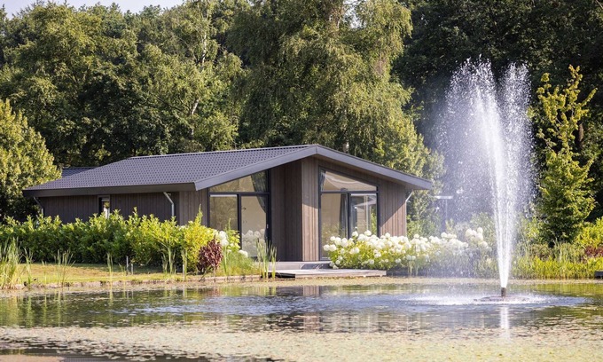 Municipality of Veldhoven Chalet De Esquí | Hermoso chalet con terrazza, en un parque de vacaciones en Brabant Kempen