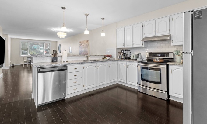 Quidi Vidi Casa | Beautiful & Cozy DT Home With PingPong Table