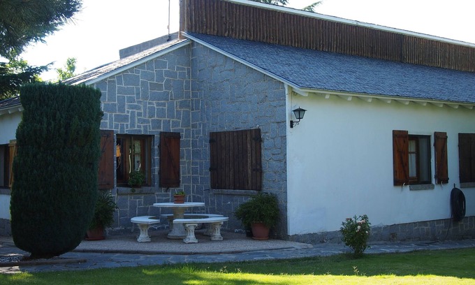 Ortigosa del Monte Cabaña | Preciosa Casa de campo Independiente con Jardin y piscina entre Segovia y Madrid