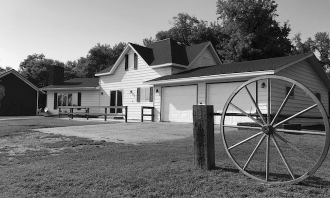 Pierce County Casa | Beautiful Farmstead on the Prairie