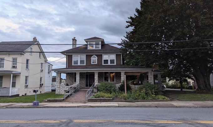 Bally Casa | Beautiful historic stone house in small-town Bally.