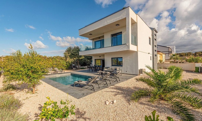 Kolan Casa | Hermosa casa en Mandre