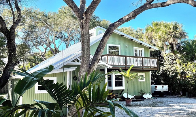 Summerplace Casa | Beautiful Home in Tropical Beach Paradise.