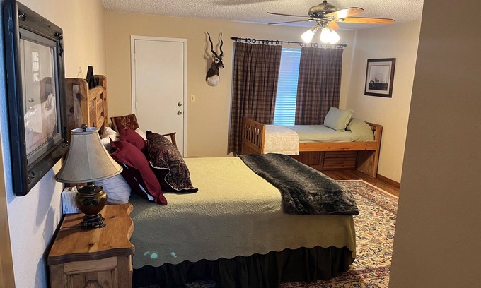 Lelia Lake Casa | Beautiful Home on Ranch Land